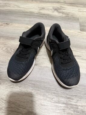 Nike Kids Black and White Hook-and-Loop Sneakers